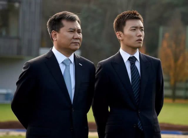 现实版霸道总裁!苏宁太子张康阳亮相米兰时装周,超高颜值引关注