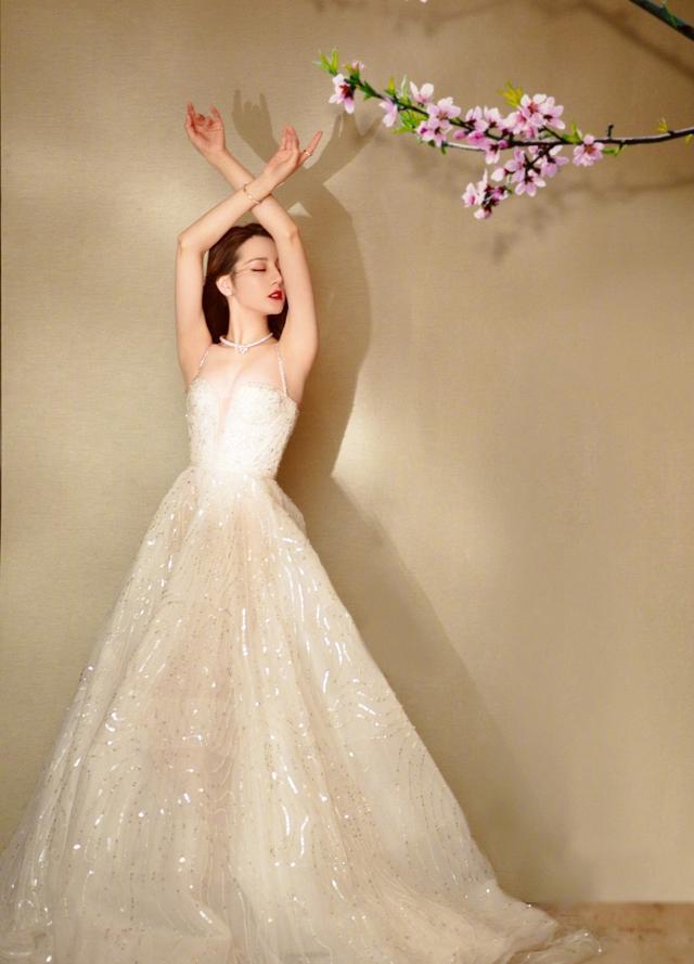 小婚纱裙_婚纱图片唯美