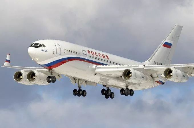 俄罗斯首架伊尔-96-400m"宽体客机"完成翼身对接