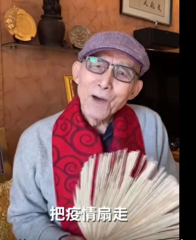 86岁游本昌为抗疫重扮济公盛赞白衣天使才是当代活济公