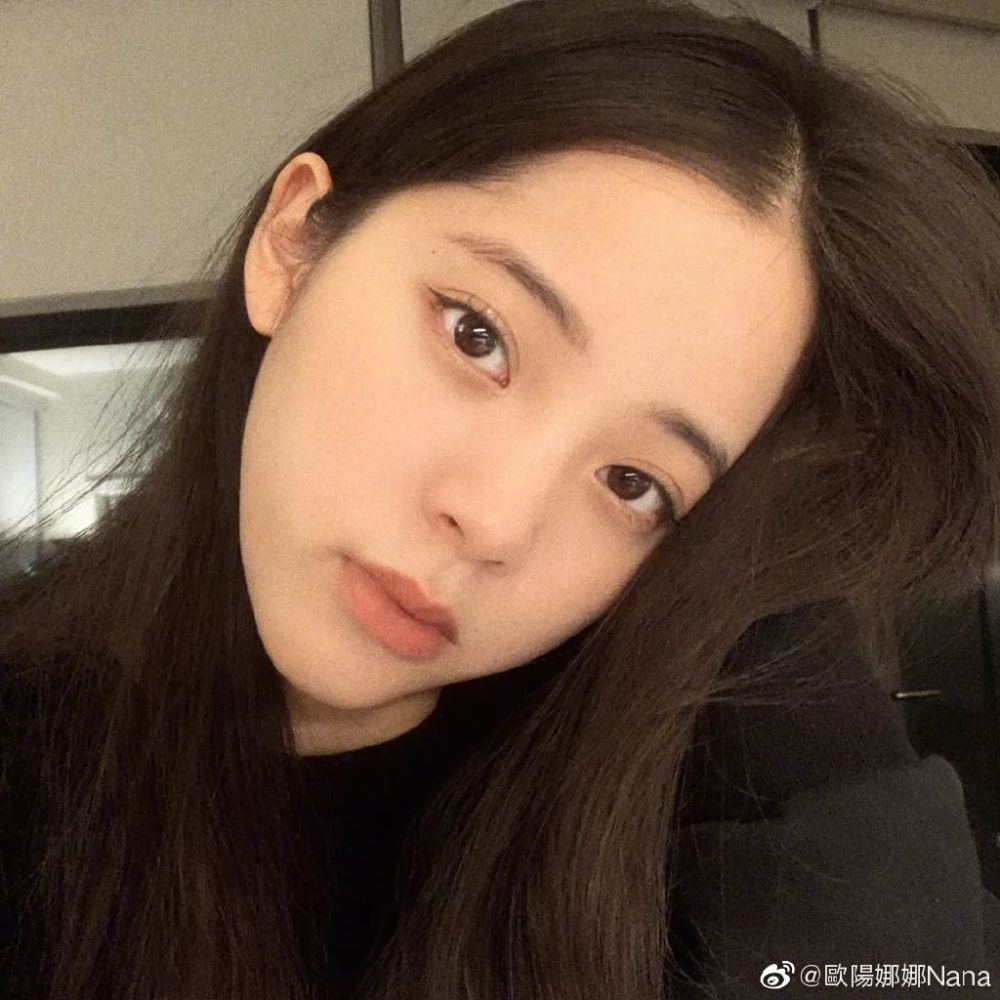 欧阳娜娜自拍有秘籍,不用滤镜的"自然美"你会吗?