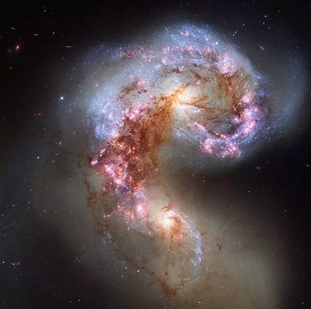 草帽星系经历过一场大动荡?哈勃捕捉到异常迹象
