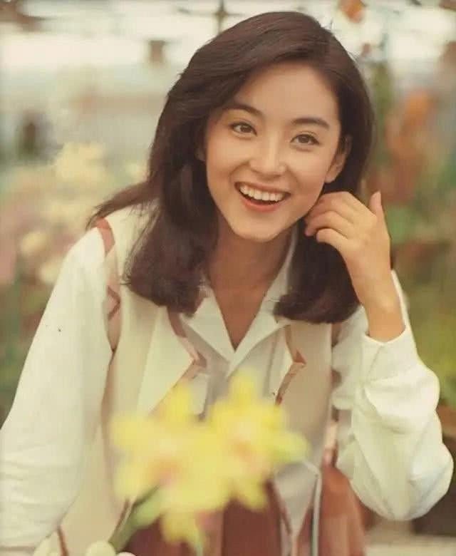 年轻时林青霞, 不愧是东南亚第一美女, 40年前造型已