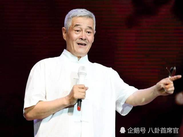 赵本山年轻时,到底长啥样?一组旧照看完后,网友:开眼界了!
