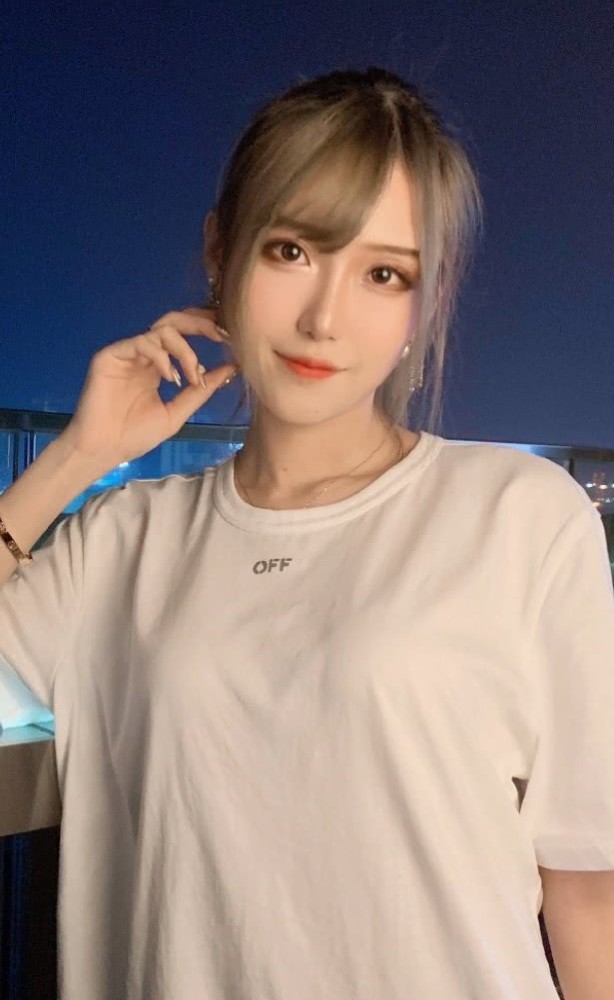 lol腐团儿真实颜值曝光,晒出淡妆图,脸上竟有美人痣,有多少个?
