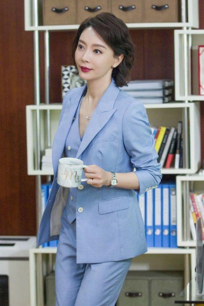 女老总的服装_服装设计