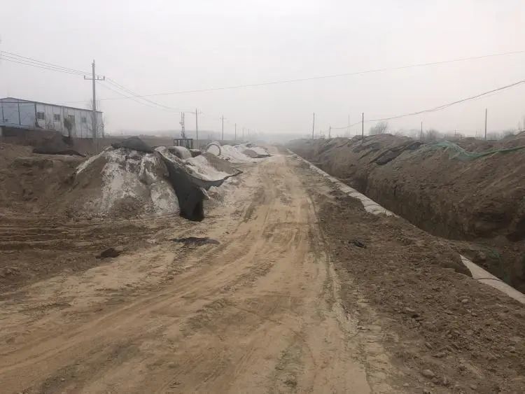 道路施工如果管理不善,就会产生扬尘影响大气环境.