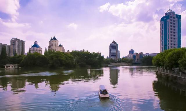 疫情使苏州gdp增长更快吗_苏州机动车增长图