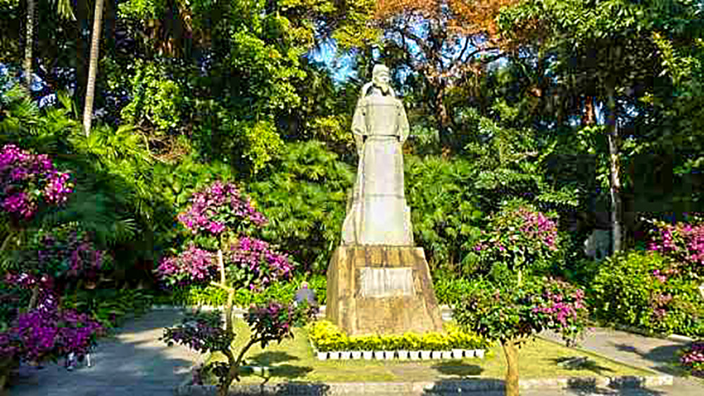 笔峰耸翠:文笔山位于柳州市西南面,南蛇岗山脉的南段,柳南区长龙村