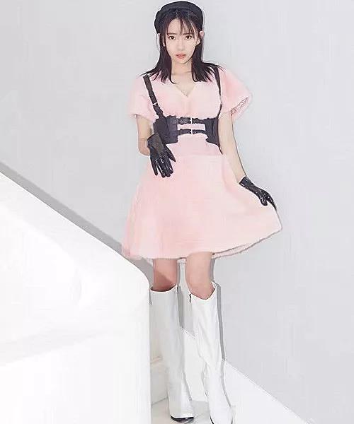 本以为"诸葛大力"的身材就够好了,看到诺澜近照:这谁