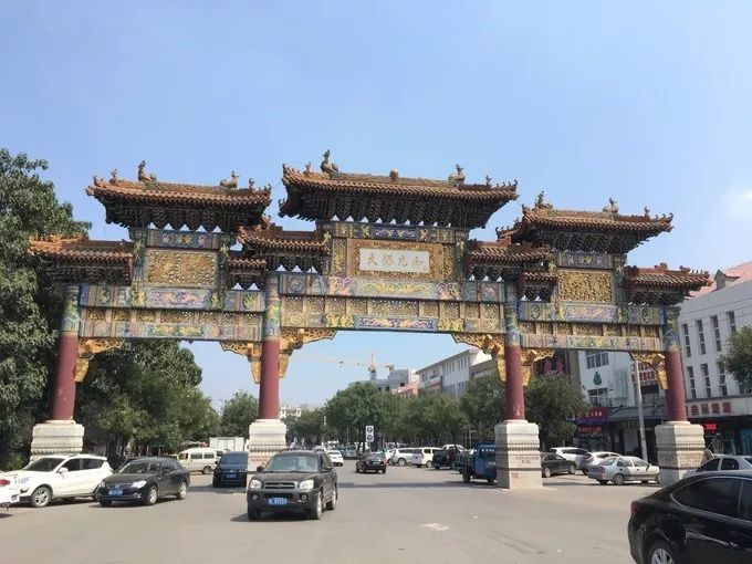 那你一定要来一次 大邱庄镇,看看九龙壁.