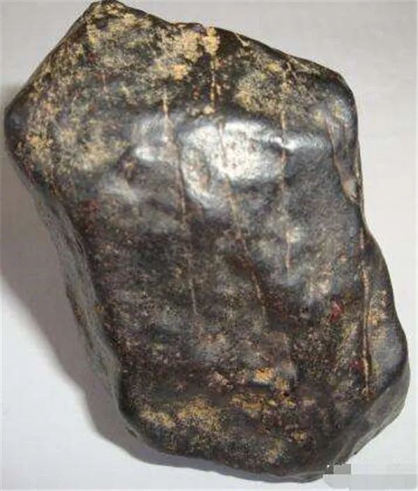 经过科学检测与鉴定,进而通过权 威的国际石铁陨石协会和中国石铁陨石