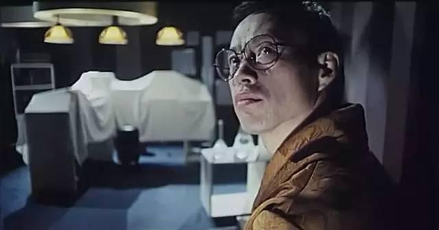 当媒体夸赞《流浪地球》打开了中国科幻片大门时，黄建新笑而不语