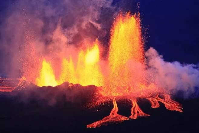 密歇根湖神奇"冰"火山喷发,nws:此景只应天外有,人间哪得几回闻