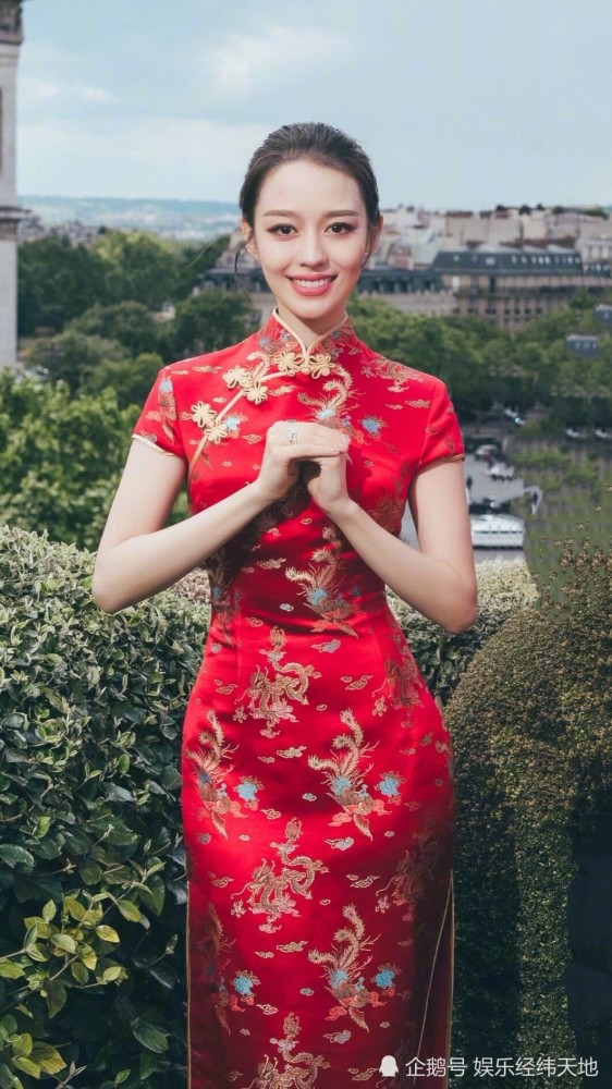 吉娜穿旗袍,鞠婧祎穿旗袍,杨颖穿旗袍,看到贾静雯穿旗袍:气质拿捏死死