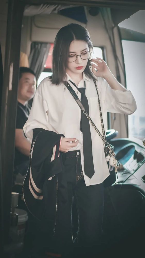 身高169cm的戴萌有着令人羡慕的 蚂蚁腰和大长腿