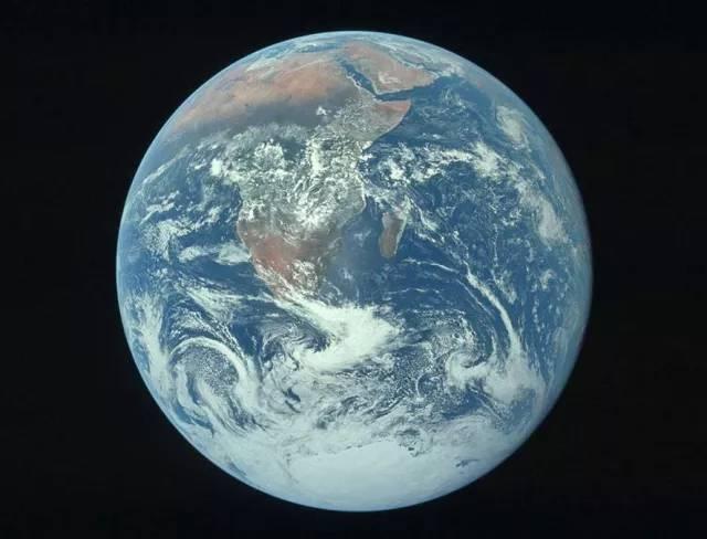 "蓝色弹珠"地球照片