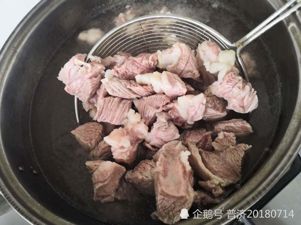 煮牛肉:牧民白水煮比饭店香料煮的还好吃,美食需要重新定义吗?