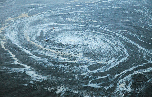 亚纳海沟的沟底竟然在"漏水",也就是说地球在不断的吞噬着海洋的海水