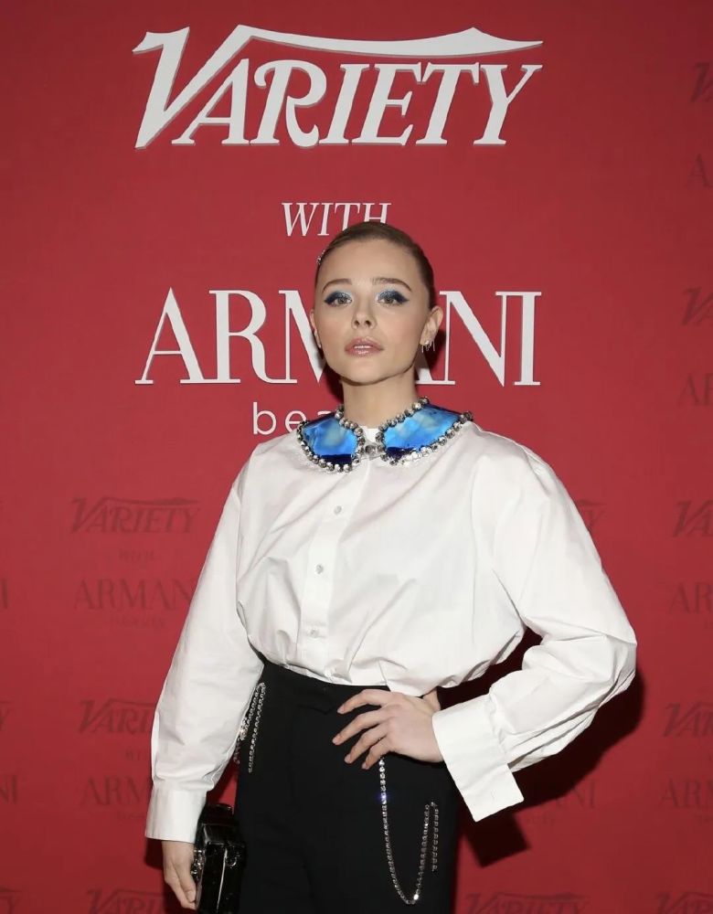 贝克汉姆前儿媳太放到开,穿V领裙身材惊艳,分手后衣品爆好 贝克汉姆前儿媳太放到开,穿V领裙身材惊艳,分手后衣品爆好