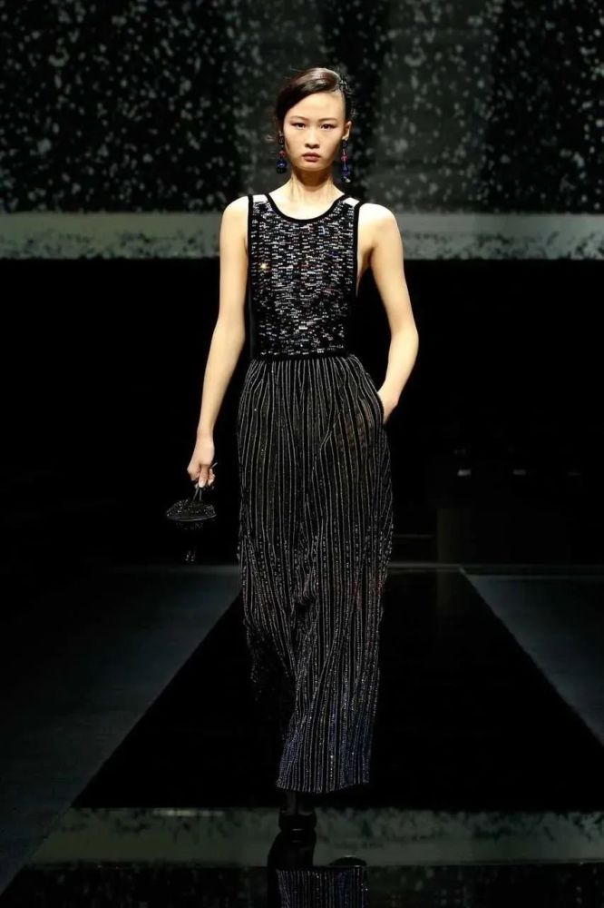 阿玛尼2020秋冬时装秀,普拉达2021春夏时装秀 boss moncler 汤明仪助阵秋冬米兰时装周giorgio armaii秀场.