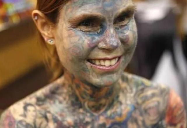 全球纹身最多的女生,95%皮肤都纹满了纹身,网友:看着都觉得疼