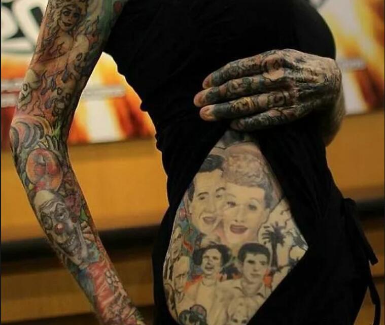 世界上纹身最多的女生,全身95%覆盖纹身,网友:不疼吗?