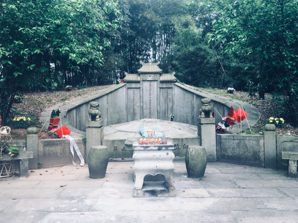 收复新疆大英雄左宗棠，1977年墓地被炸毁暴尸，王震将军：立即修复_腾讯新闻