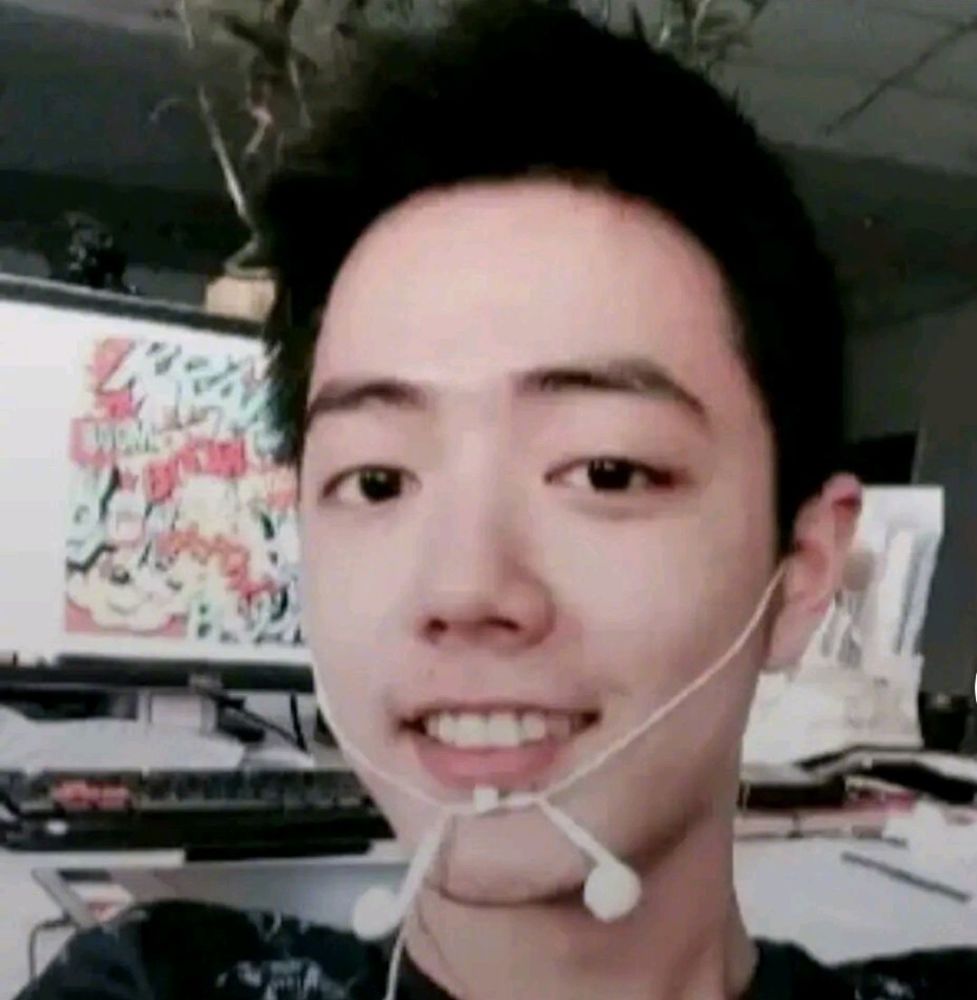 肖战大学照片曝光!给大学女友买钻戒,跟同学聊天被造谣是同性恋
