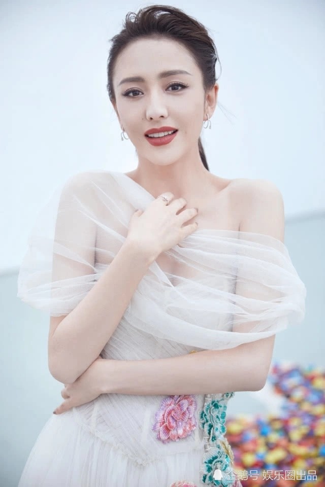 佟丽娅拍照表情