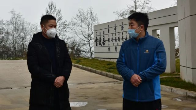 县委常委政法委书记杨解平到雷波监所看望慰问值班民辅警