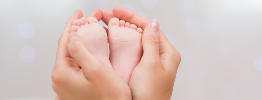 新生儿出生为啥不按手印而是按脚印,很多宝妈都不太清楚