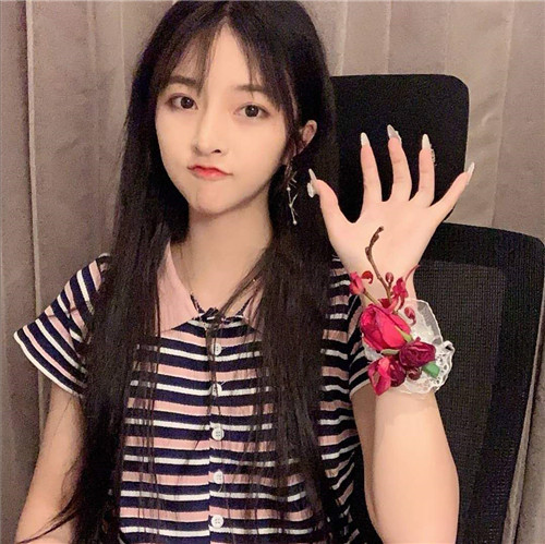 次惑小仙女新男友排面好大,师父是赵本山闺女,家中还有豪车众多