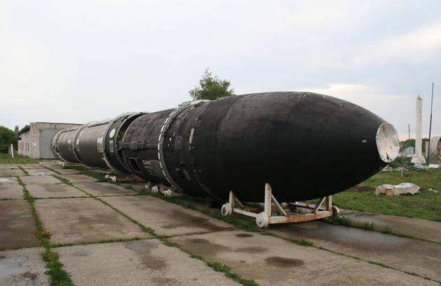其实乌克兰还隐藏了一款灭国武器,这就是撒旦洲际导弹,这款导弹的性能