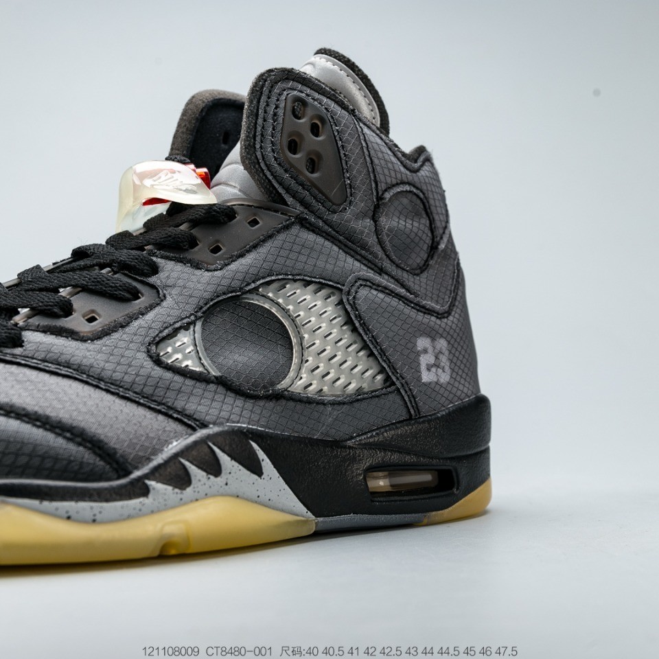 为什么今早发售的aj5黑蝉翼很难抢到,是因为芝加哥艺术家联名吗!