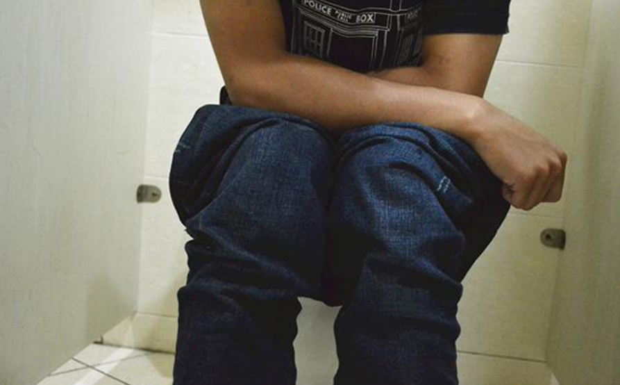 男人排尿方式不正确,容易损害肾功能,注意5点,生活更幸福