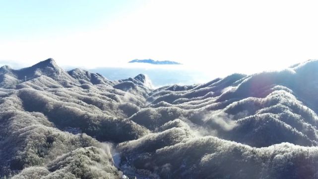 想看雪景？让白云山来满足你对雪的一切幻想！