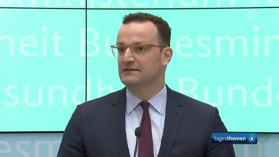 迷之自信的意大利人公然挑衅新冠病毒