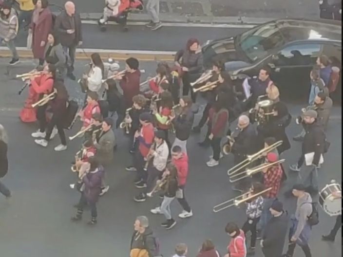 迷之自信的意大利人公然挑衅新冠病毒