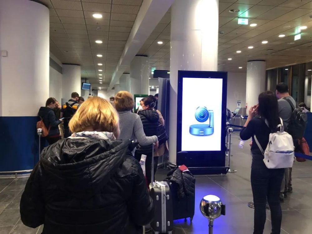 迷之自信的意大利人公然挑衅新冠病毒