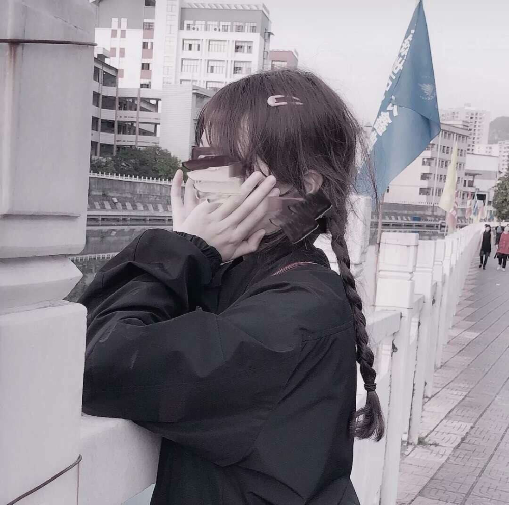 不露脸女生头像:你的过去无法参与,但我还是很喜欢你!
