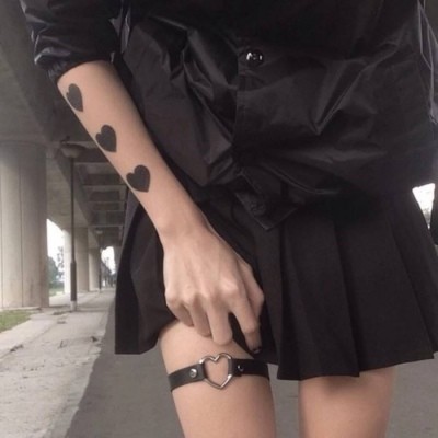 女孩子腿部绑的"带子"是干嘛用的?看完这3点,网友:涨知识了