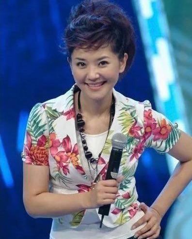 当兵出身,半路杀入央视,主持综艺走红,方琼为何急流勇