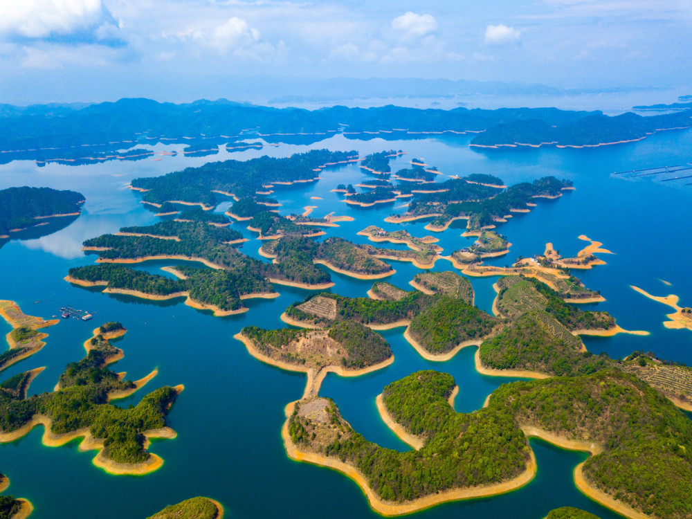 浙江杭州的淳安县,藏着地球上岛屿最多的湖泊,外地人喜欢来出差