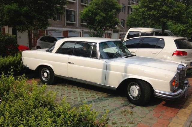 山东年纪最大的奔驰w112,产于1965年,车主年过六旬却依旧健壮