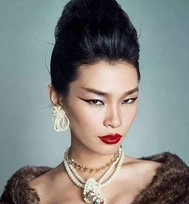 中国"最丑"超模,嫁入法国豪门"混血"儿子已经7岁长得超帅