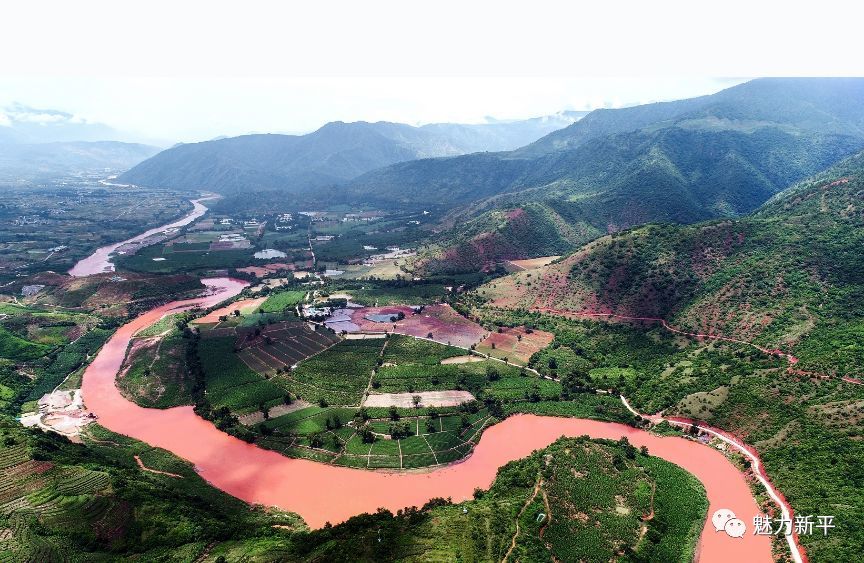 红河流入玉溪市新平县境内时,因特殊的地形地貌使得红河在这里形成了