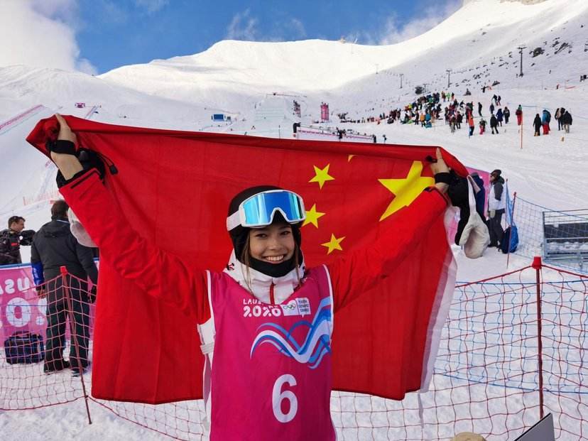 中国滑雪运动员谷爱凌荣登国际雪联"最佳时刻"
