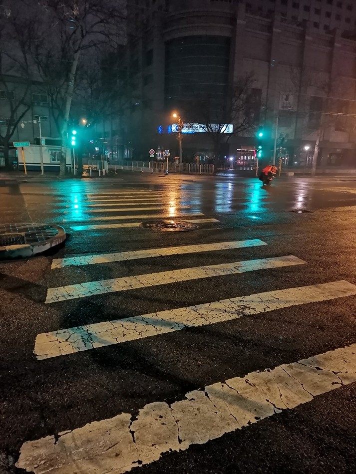 2月份最后一天,北京下了一场春雨,没有人的雨夜即景