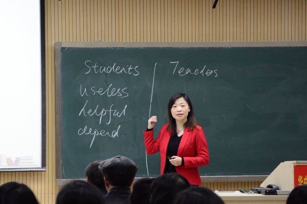 一个县城老师每月的到手收入